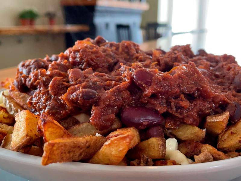 Bistro L'Autre Oeil poutine au chili