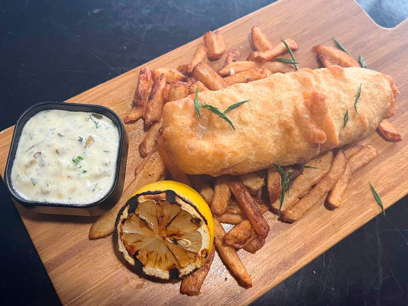 Resto Bistro Rumeur avons le meilleur Fish & Chips en ville